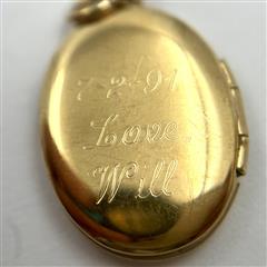 14k Yellow Gold Vintage Classic Engraved Oval Locket Pendant